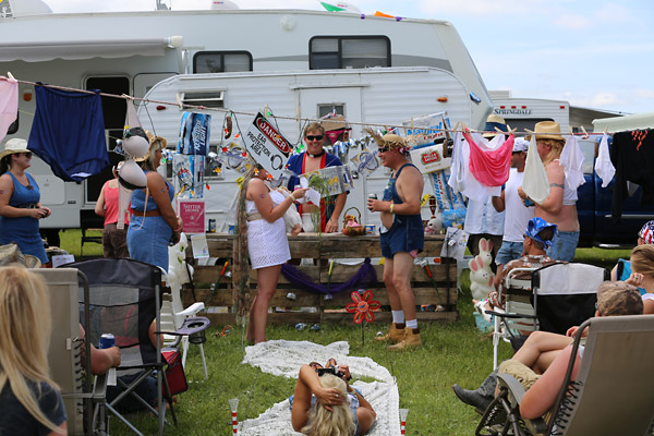 Grand Champ: Good Ol' Redneck Wedding (South Reserved)